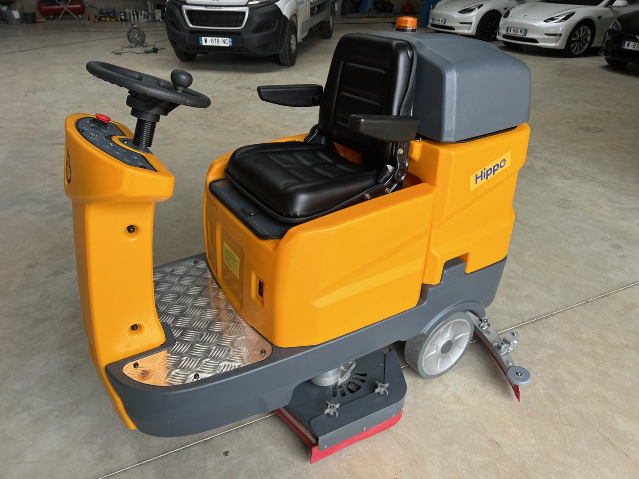 HIPPO AR-X9 - Yol süpürme aracı: fotoğraf 5 HIPPO AR-X9 - Yol süpürme aracı: fotoğraf 5