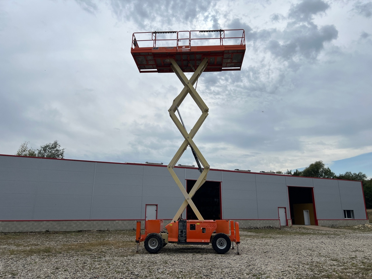 JLG 3394RT - Makasli platform: fotoğraf 2 JLG 3394RT - Makasli platform: fotoğraf 2