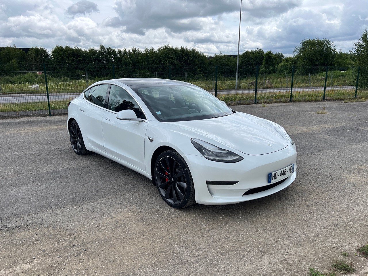 TESLA Model 3 Performance Dual Motor FSD 3 Autopilot - Sedan araba: fotoğraf 4 TESLA Model 3 Performance Dual Motor FSD 3 Autopilot - Sedan araba: fotoğraf 4