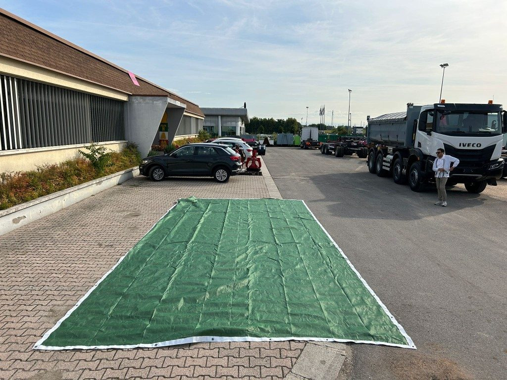 RETE ANTIGRANDINE NUOVA PER COPERTURA CONTAINERS - Ataşman - Swap body/ Konteyner: fotoğraf 1 RETE ANTIGRANDINE NUOVA PER COPERTURA CONTAINERS - Ataşman - Swap body/ Konteyner: fotoğraf 1