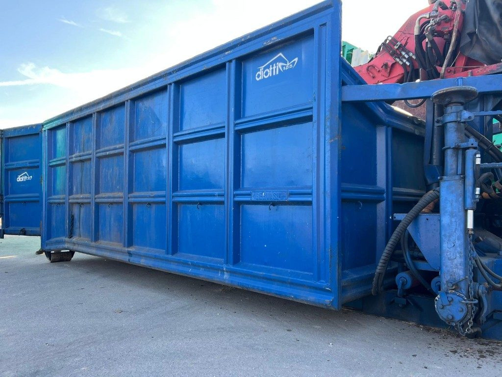 CONTAINER SCARRABILE USATO A CIELO APERTO CON GRU - Kancalı konteyner: fotoğraf 3 CONTAINER SCARRABILE USATO A CIELO APERTO CON GRU - Kancalı konteyner: fotoğraf 3