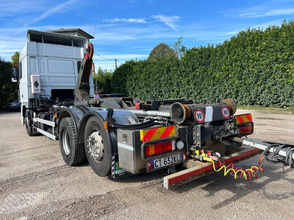 Kancalı yükleyici kamyon DAF XF530 SCARRABILE: fotoğraf 8 Kancalı yükleyici kamyon DAF XF530 SCARRABILE: fotoğraf 8