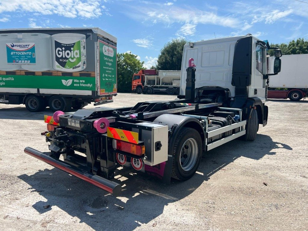 IVECO EUROCARGO 120E28 CON SCARRABILE NUOVO - Kancalı yükleyici kamyon: fotoğraf 5 IVECO EUROCARGO 120E28 CON SCARRABILE NUOVO - Kancalı yükleyici kamyon: fotoğraf 5