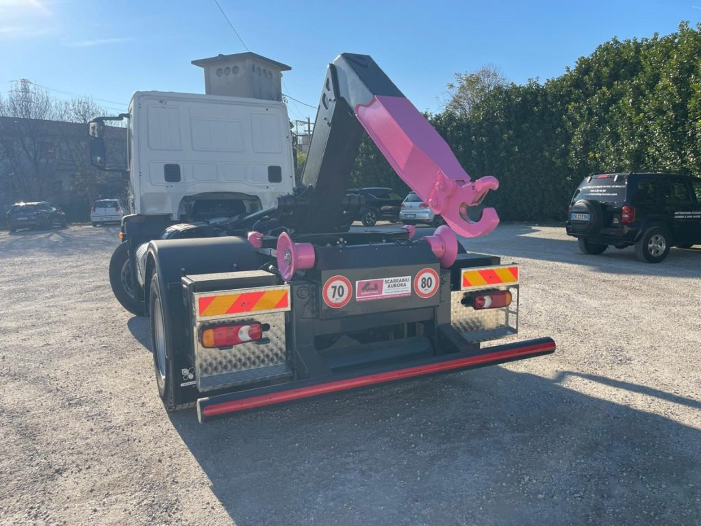 IVECO EUROCARGO 180E25 CON SCARRABILE NUOVO - Kancalı yükleyici kamyon: fotoğraf 5 IVECO EUROCARGO 180E25 CON SCARRABILE NUOVO - Kancalı yükleyici kamyon: fotoğraf 5