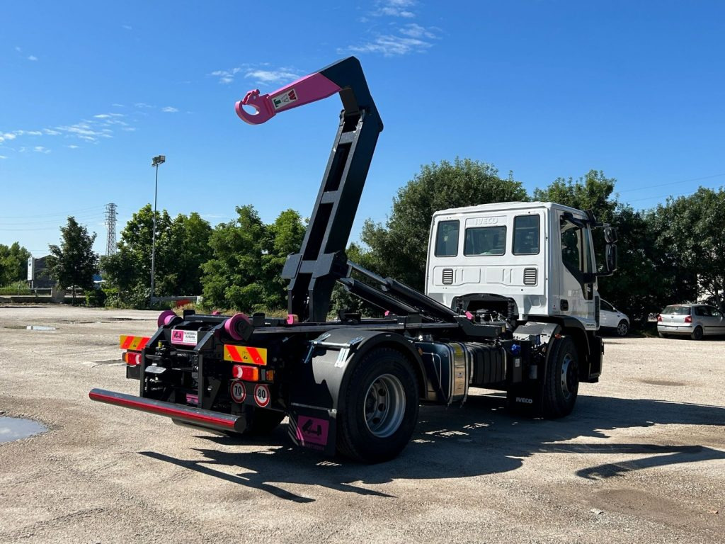IVECO EUROCARGO 180E32K NUOVO SCARRABILE - Kancalı yükleyici kamyon: fotoğraf 5 IVECO EUROCARGO 180E32K NUOVO SCARRABILE - Kancalı yükleyici kamyon: fotoğraf 5