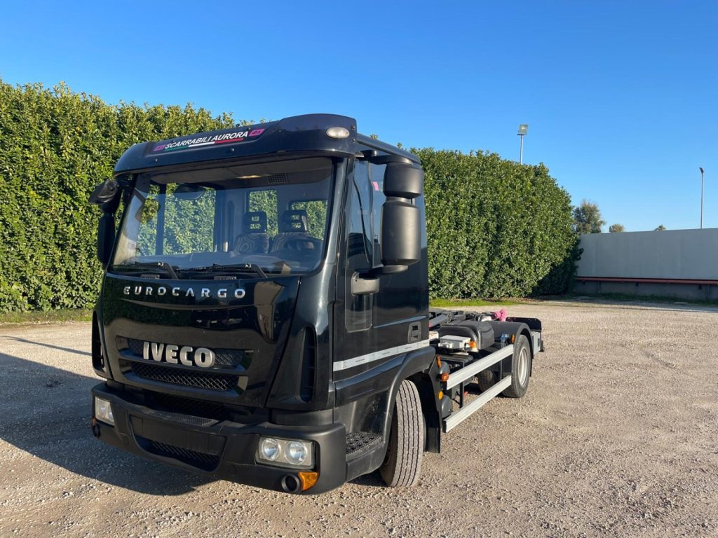 IVECO EUROCARGO 75E18 CON SCARRABILE NUOVO - Kancalı yükleyici kamyon: fotoğraf 2 IVECO EUROCARGO 75E18 CON SCARRABILE NUOVO - Kancalı yükleyici kamyon: fotoğraf 2