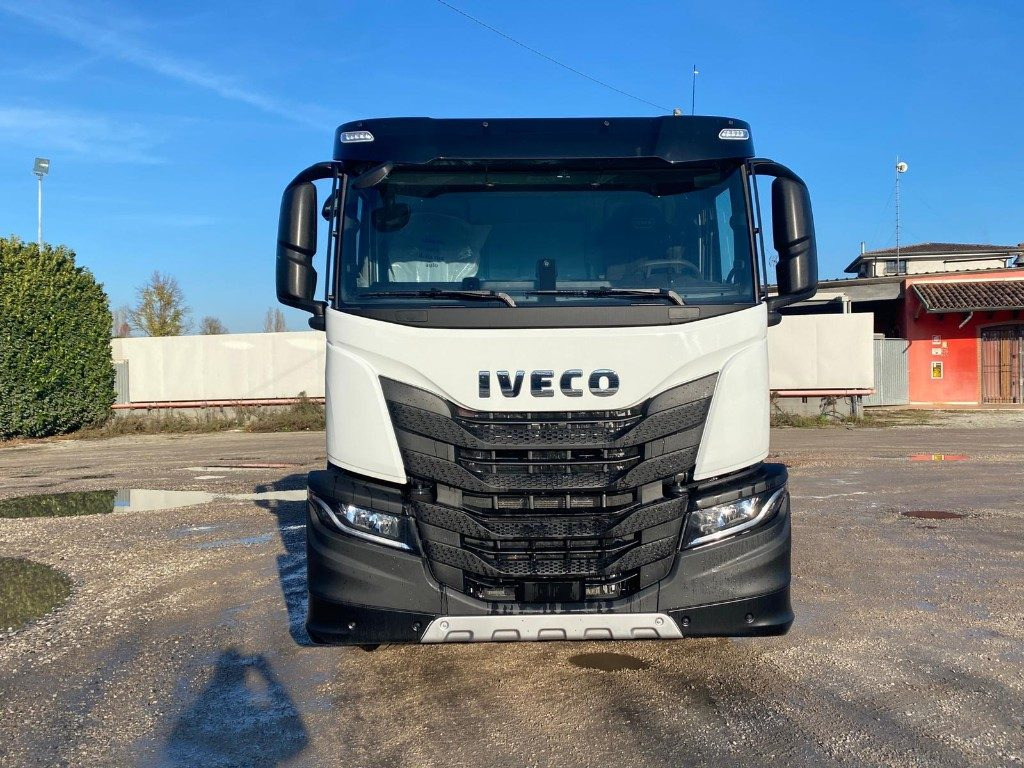 IVECO X-WAY AD280X48 NUOVO SCARRABILE PASSO 4500 - Kancalı yükleyici kamyon: fotoğraf 2 IVECO X-WAY AD280X48 NUOVO SCARRABILE PASSO 4500 - Kancalı yükleyici kamyon: fotoğraf 2
