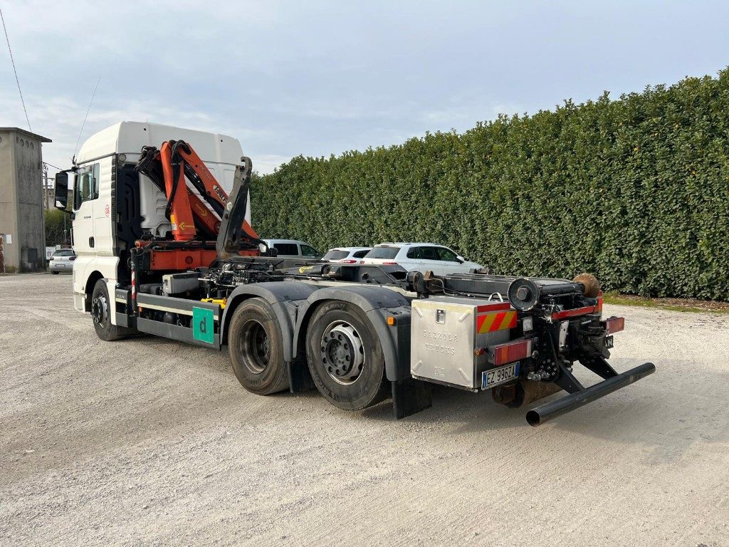 MAN TGX 26.480 SCARRABILE CON GRU DIETRO CABINA - Kancalı yükleyici kamyon: fotoğraf 5 MAN TGX 26.480 SCARRABILE CON GRU DIETRO CABINA - Kancalı yükleyici kamyon: fotoğraf 5