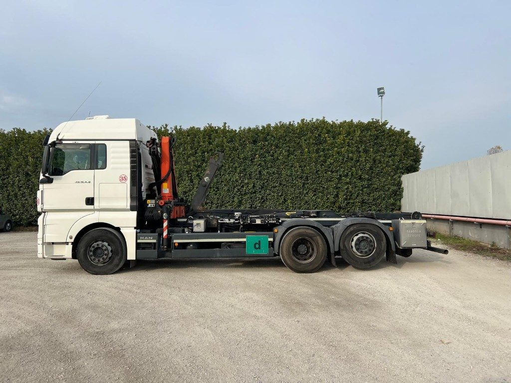 MAN TGX 26.480 SCARRABILE CON GRU DIETRO CABINA - Kancalı yükleyici kamyon: fotoğraf 3 MAN TGX 26.480 SCARRABILE CON GRU DIETRO CABINA - Kancalı yükleyici kamyon: fotoğraf 3