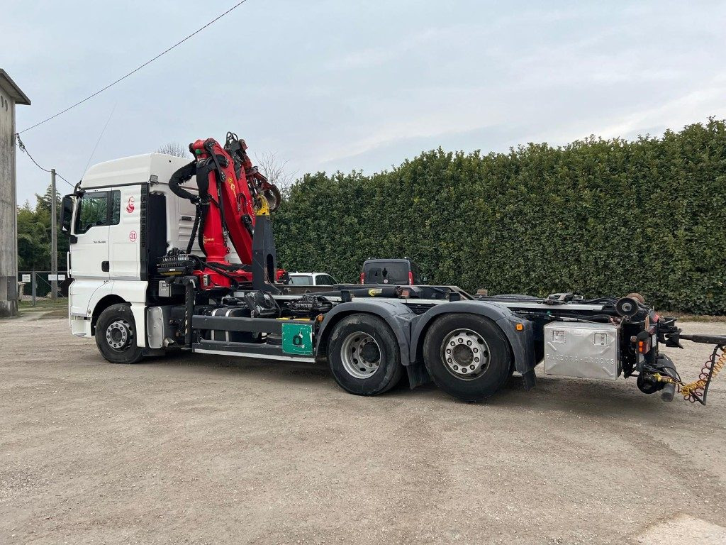 MAN TGX 26.480 SCARRABILE CON GRU - Kancalı yükleyici kamyon: fotoğraf 4 MAN TGX 26.480 SCARRABILE CON GRU - Kancalı yükleyici kamyon: fotoğraf 4