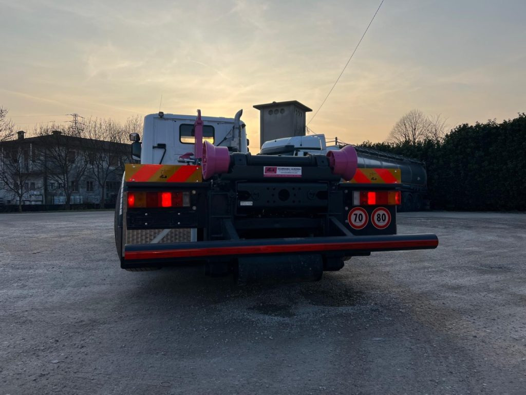 SCANIA P410 SCARRABILE CON RIDUTTORE AI MOZZI - Kancalı yükleyici kamyon: fotoğraf 5 SCANIA P410 SCARRABILE CON RIDUTTORE AI MOZZI - Kancalı yükleyici kamyon: fotoğraf 5