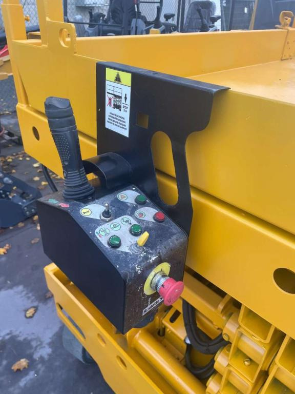 Haulotte COMPACT 12 - Makasli platform: fotoğraf 2 Haulotte COMPACT 12 - Makasli platform: fotoğraf 2