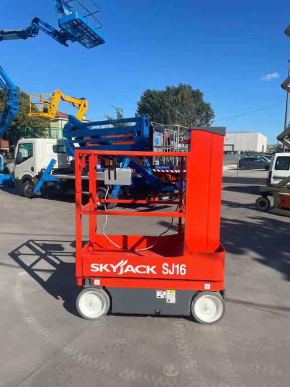 SkyJack SJ-16 - Dikey platform: fotoğraf 4 SkyJack SJ-16 - Dikey platform: fotoğraf 4