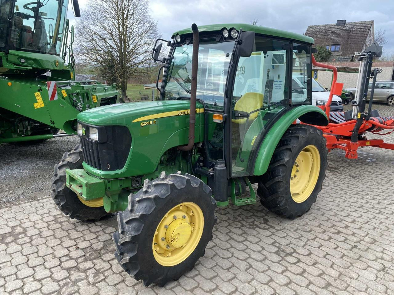 John Deere 5055E - Traktör: fotoğraf 2 John Deere 5055E - Traktör: fotoğraf 2