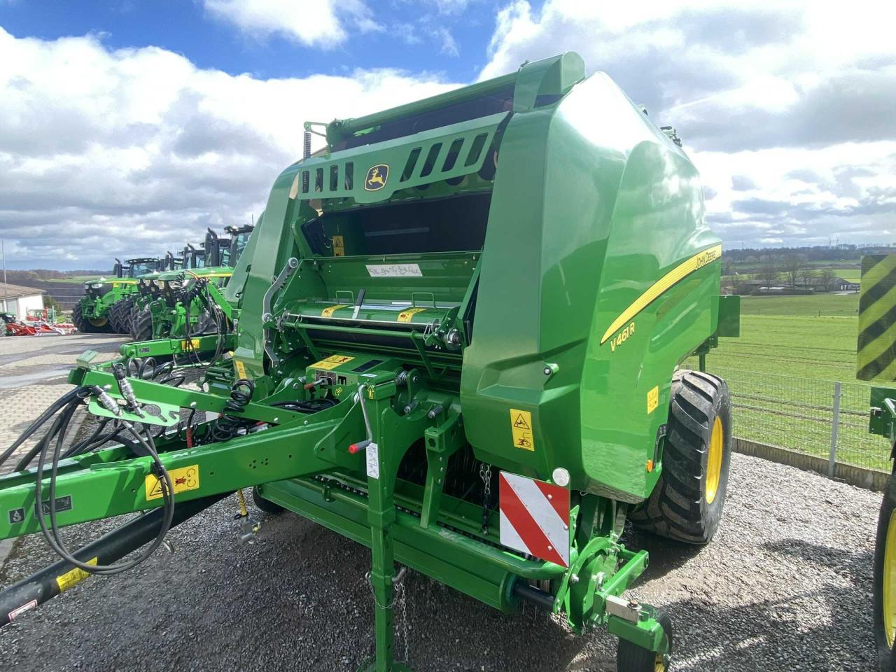 John Deere V461 R - 671 Bunde - Silindirik balya makinesi: fotoğraf 1 John Deere V461 R - 671 Bunde - Silindirik balya makinesi: fotoğraf 1