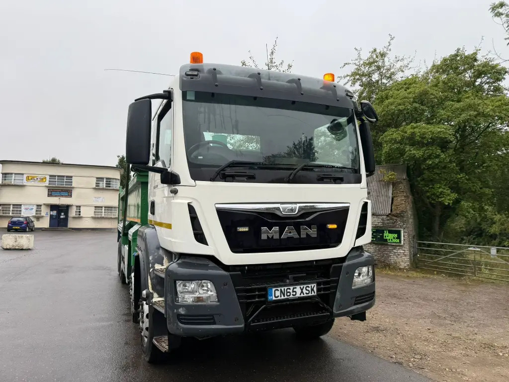 MAN TGS 35.400 8x4 Tipper (XSK) - Damperli kamyon: fotoğraf 2 MAN TGS 35.400 8x4 Tipper (XSK) - Damperli kamyon: fotoğraf 2