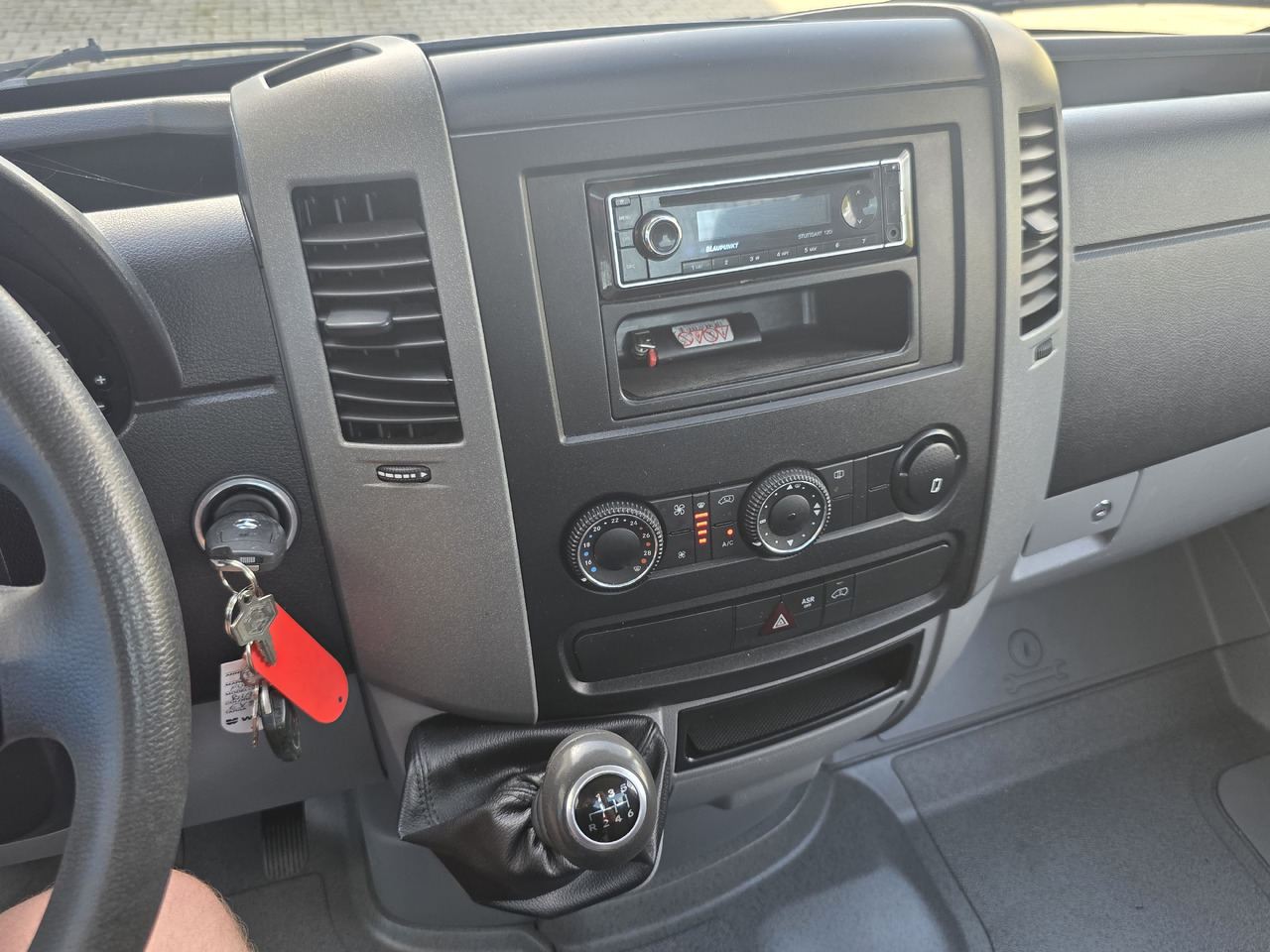 Damperli kamyonet MERCEDES-BENZ Sprinter 419 CDI Wywrotka 4.50 M ! Kiper 3-Stronny ! Klima ! 3.0 CDI * 190 Km !: fotoğraf 29 Damperli kamyonet MERCEDES-BENZ Sprinter 419 CDI Wywrotka 4.50 M ! Kiper 3-Stronny ! Klima ! 3.0 CDI * 190 Km !: fotoğraf 29