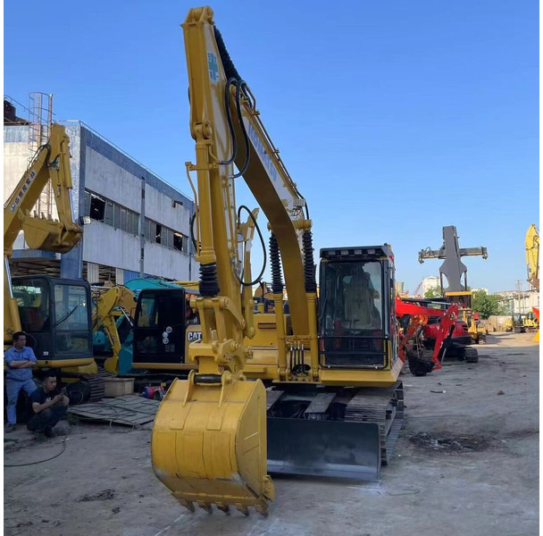 Komatsu PC130 - Paletli ekskavatör: fotoğraf 1 Komatsu PC130 - Paletli ekskavatör: fotoğraf 1