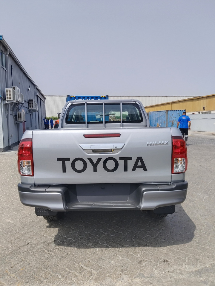 Toyota Hilux - Binek araba: fotoğraf 2 Toyota Hilux - Binek araba: fotoğraf 2
