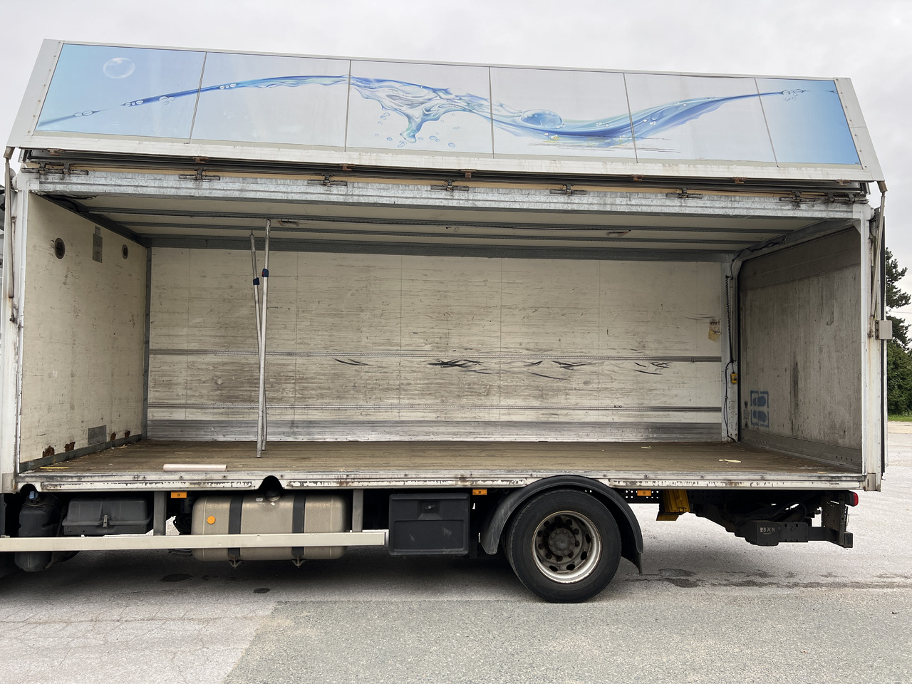 MERCEDES-BENZ ANTOS 18.30 L automatische Seitenladung | LBW | Klima | Tempomat - Taşınması içecek kamyon: fotoğraf 5 MERCEDES-BENZ ANTOS 18.30 L automatische Seitenladung | LBW | Klima | Tempomat - Taşınması içecek kamyon: fotoğraf 5