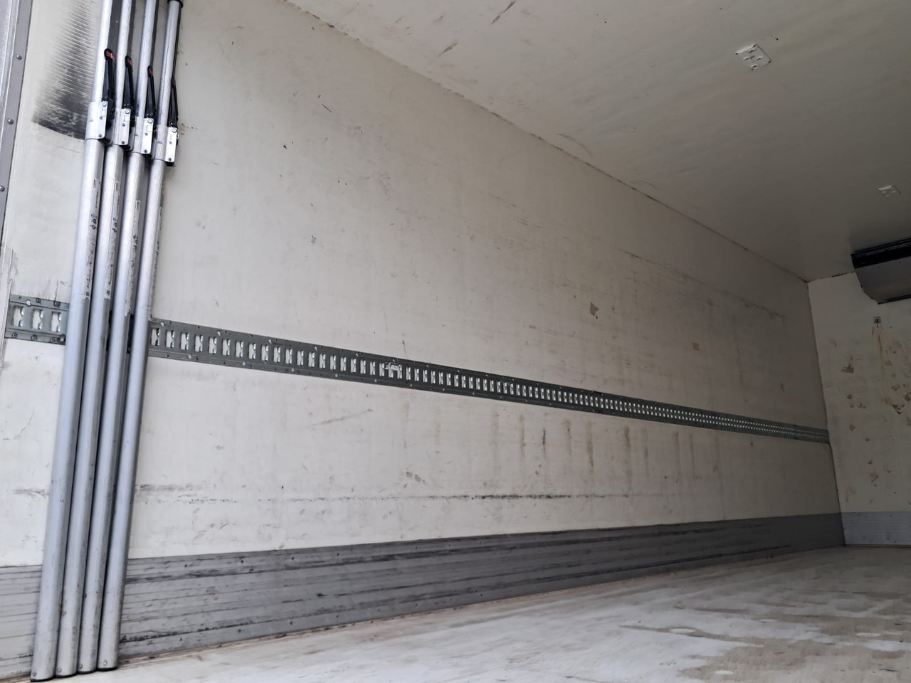 Refrijeratör kamyon MERCEDES-BENZ Antos 1833 Kühlkoffer LBW | Standheizung | Euro 6: fotoğraf 14