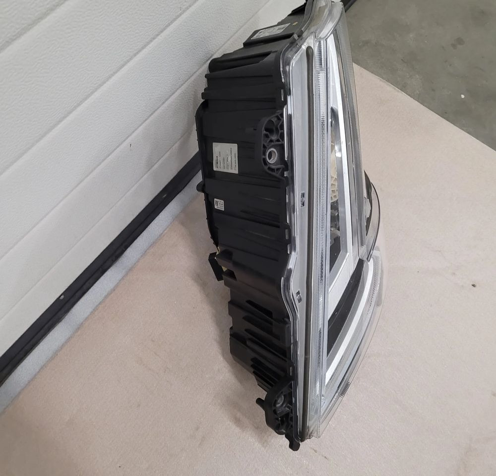 LAMPA LED VOLVO FH5 ORYGINAŁ LH. 23752680 - Işık/ Işıklandırma - Kamyon: fotoğraf 3 LAMPA LED VOLVO FH5 ORYGINAŁ LH. 23752680 - Işık/ Işıklandırma - Kamyon: fotoğraf 3