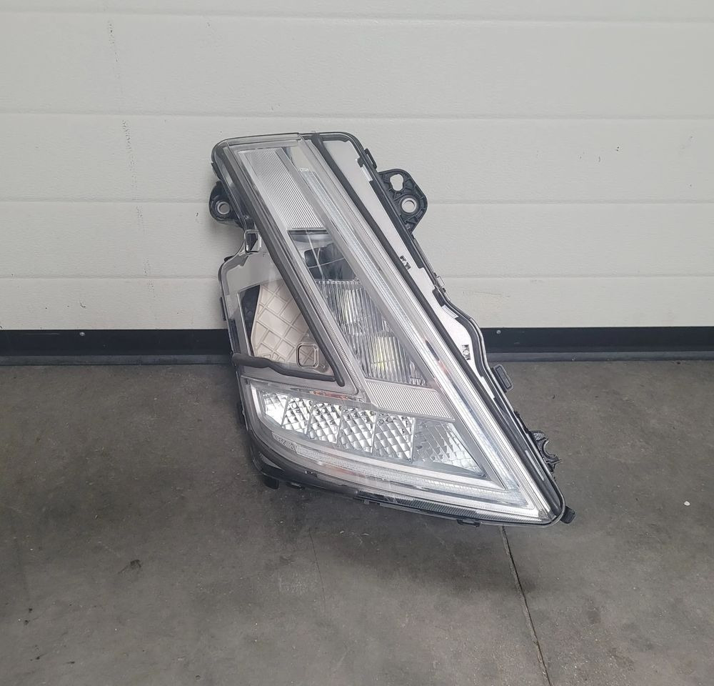 LAMPA LED VOLVO FH5 PRAWA OM 24056510 ORYGINAL CHWALIM116 - Işık/ Işıklandırma - Kamyon: fotoğraf 1 LAMPA LED VOLVO FH5 PRAWA OM 24056510 ORYGINAL CHWALIM116 - Işık/ Işıklandırma - Kamyon: fotoğraf 1