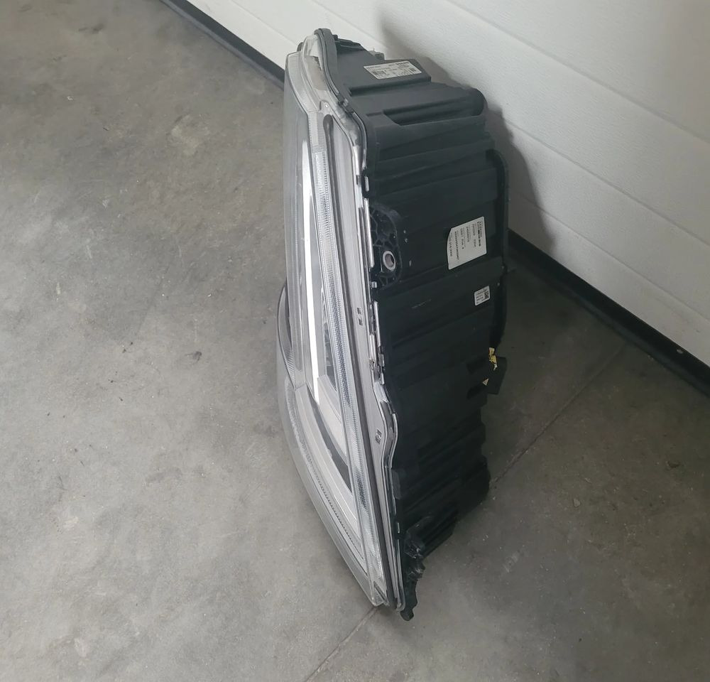 LAMPA LED VOLVO FH5 PRAWA OM 24056510 ORYGINAL CHWALIM116 - Işık/ Işıklandırma - Kamyon: fotoğraf 3 LAMPA LED VOLVO FH5 PRAWA OM 24056510 ORYGINAL CHWALIM116 - Işık/ Işıklandırma - Kamyon: fotoğraf 3