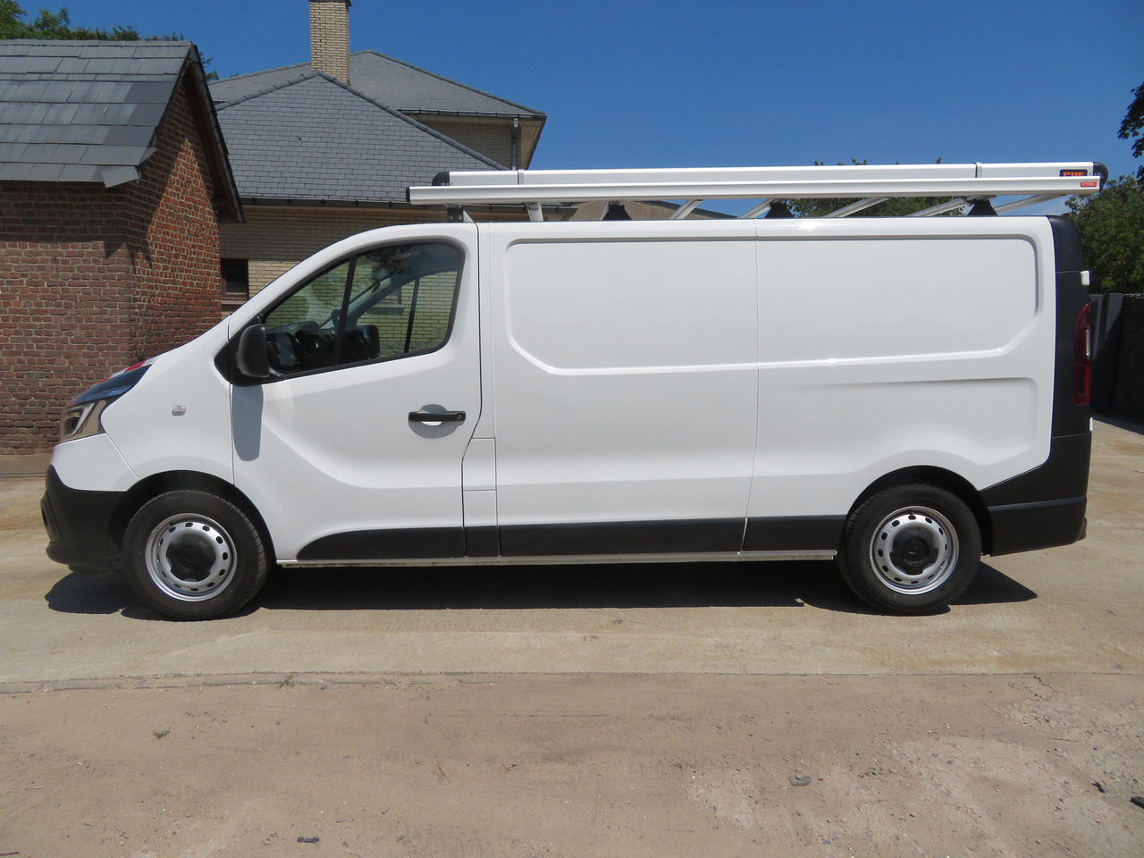 RENAULT Trafic 2.0dCi - L2H1 - Küçük panelvan: fotoğraf 4 RENAULT Trafic 2.0dCi - L2H1 - Küçük panelvan: fotoğraf 4