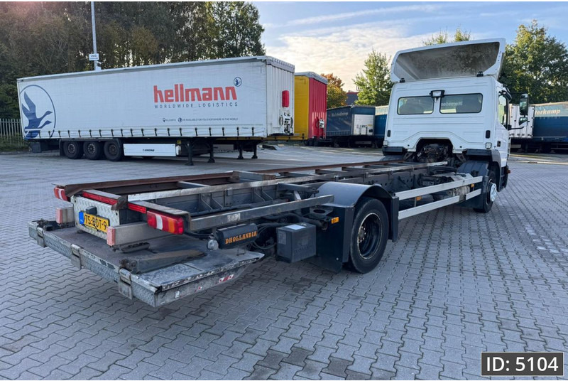 Mercedes-Benz Atego 1318 Day Cab, Euro 6, / BDF / DHOLLANDIA 2000KG - Konteynır taşıyıcı/ Yedek karoser kamyon: fotoğraf 3 Mercedes-Benz Atego 1318 Day Cab, Euro 6, / BDF / DHOLLANDIA 2000KG - Konteynır taşıyıcı/ Yedek karoser kamyon: fotoğraf 3