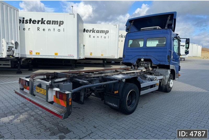 Mercedes-Benz Atego 816 Day Cab, Euro 5, BDF / EPS automatic / standklima / Hydraulic system - Konteynır taşıyıcı/ Yedek karoser kamyon: fotoğraf 5 Mercedes-Benz Atego 816 Day Cab, Euro 5, BDF / EPS automatic / standklima / Hydraulic system - Konteynır taşıyıcı/ Yedek karoser kamyon: fotoğraf 5