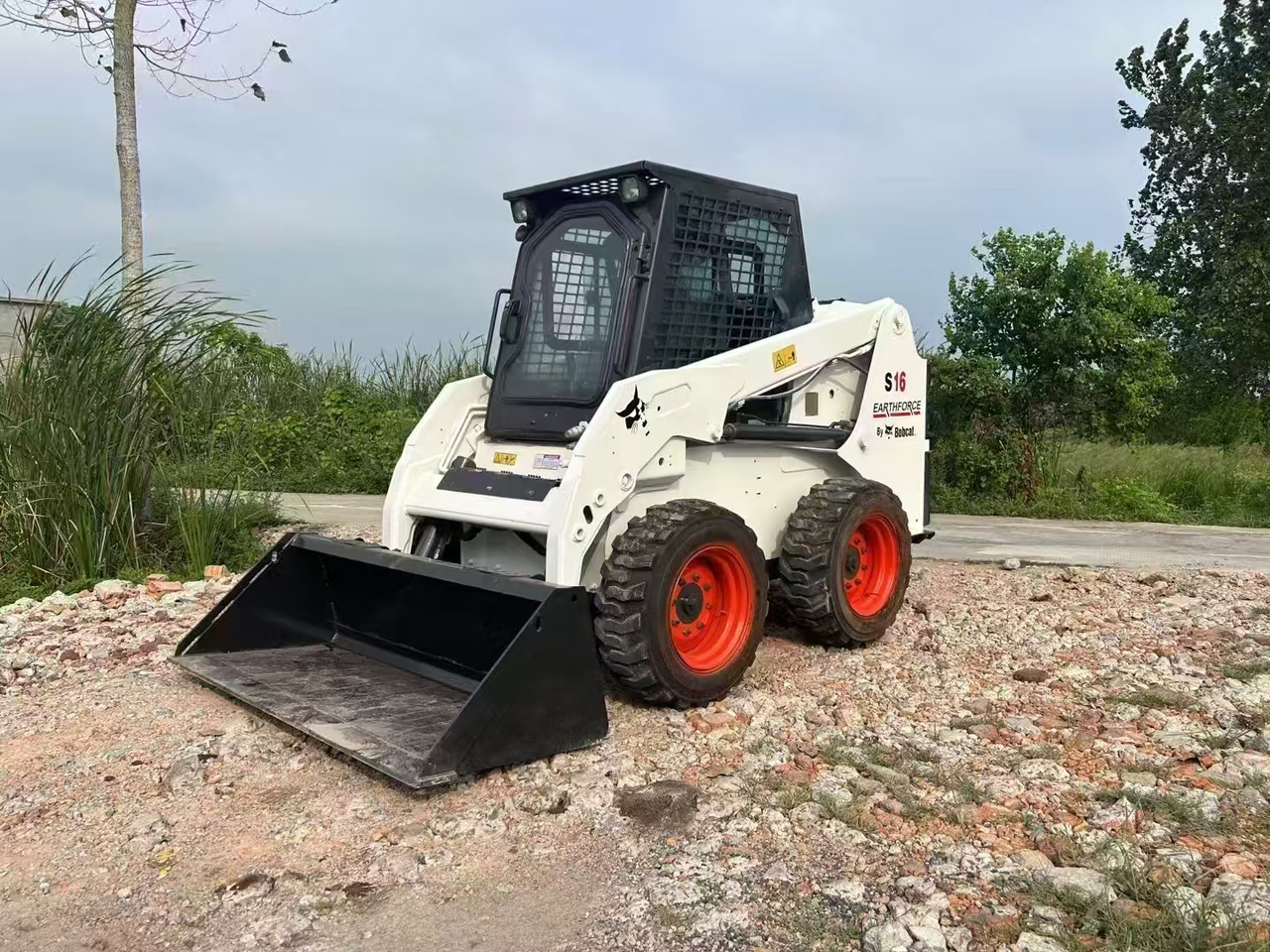 BOBCAT Skid Steer Loader S16 - Mini yükleyici: fotoğraf 2 BOBCAT Skid Steer Loader S16 - Mini yükleyici: fotoğraf 2