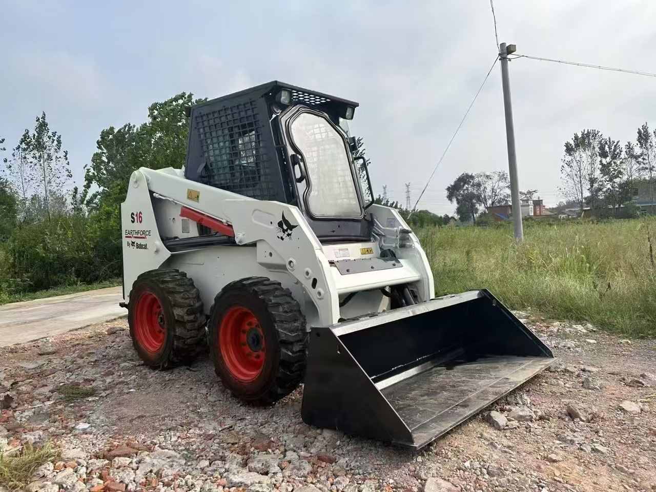 BOBCAT Skid Steer Loader S16 - Mini yükleyici: fotoğraf 1 BOBCAT Skid Steer Loader S16 - Mini yükleyici: fotoğraf 1