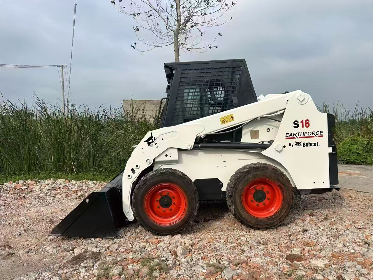 BOBCAT Skid Steer Loader S16 - Mini yükleyici: fotoğraf 3 BOBCAT Skid Steer Loader S16 - Mini yükleyici: fotoğraf 3