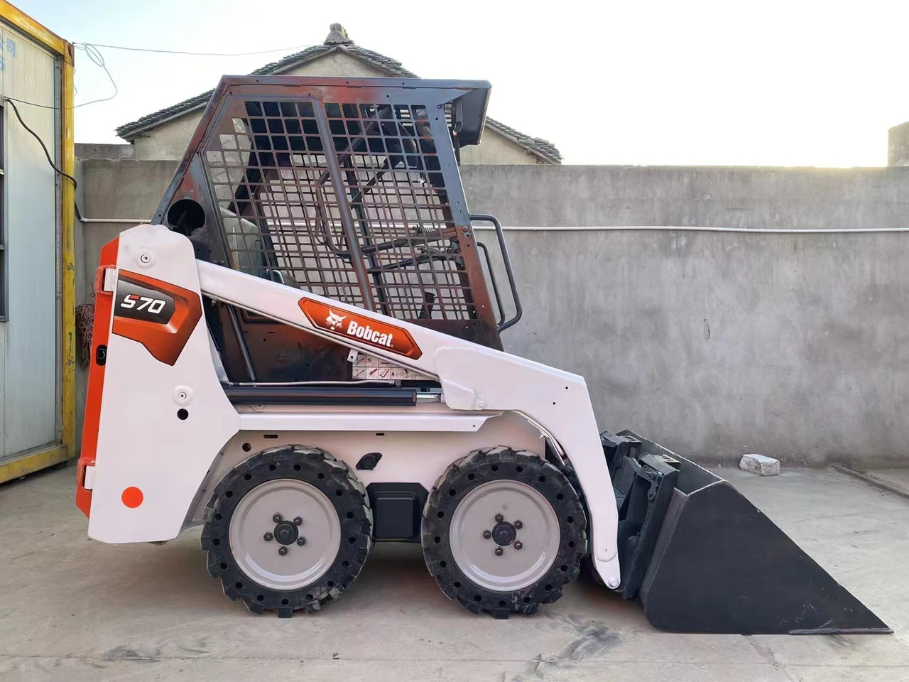 BOBCAT Skid Steer Loader S70 - Mini yükleyici: fotoğraf 1 BOBCAT Skid Steer Loader S70 - Mini yükleyici: fotoğraf 1