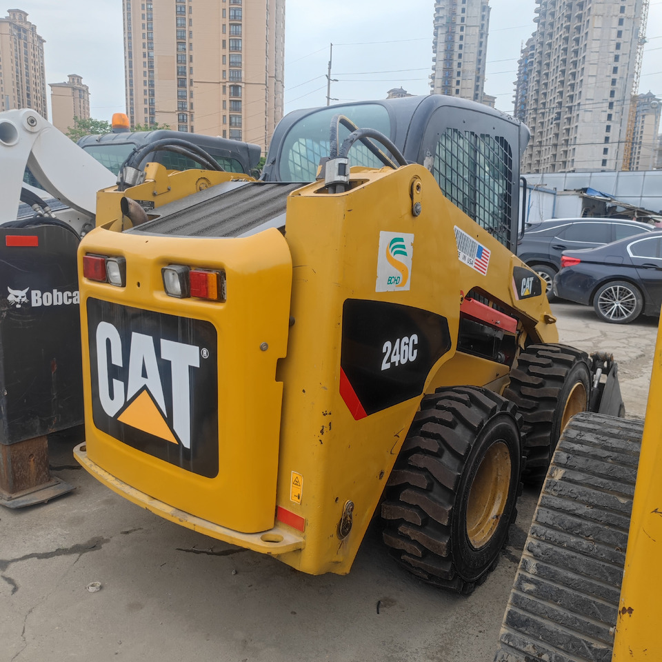 CAT 246C Skid Steer Loader - Mini yükleyici: fotoğraf 2 CAT 246C Skid Steer Loader - Mini yükleyici: fotoğraf 2