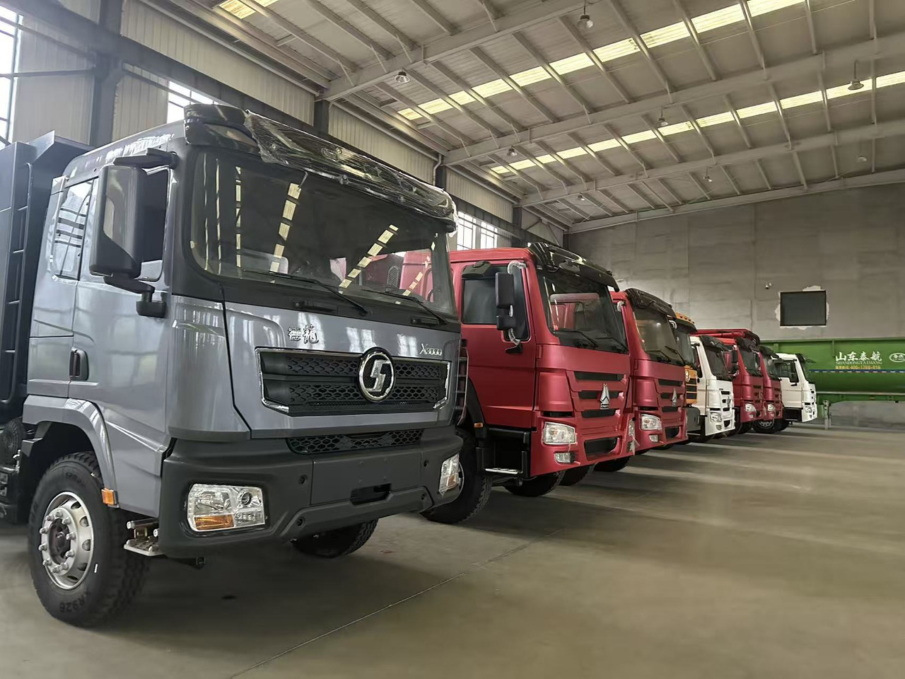 SHACMAN X3000 Dump Truck 6✖4 - Çekici: fotoğraf 5 SHACMAN X3000 Dump Truck 6✖4 - Çekici: fotoğraf 5