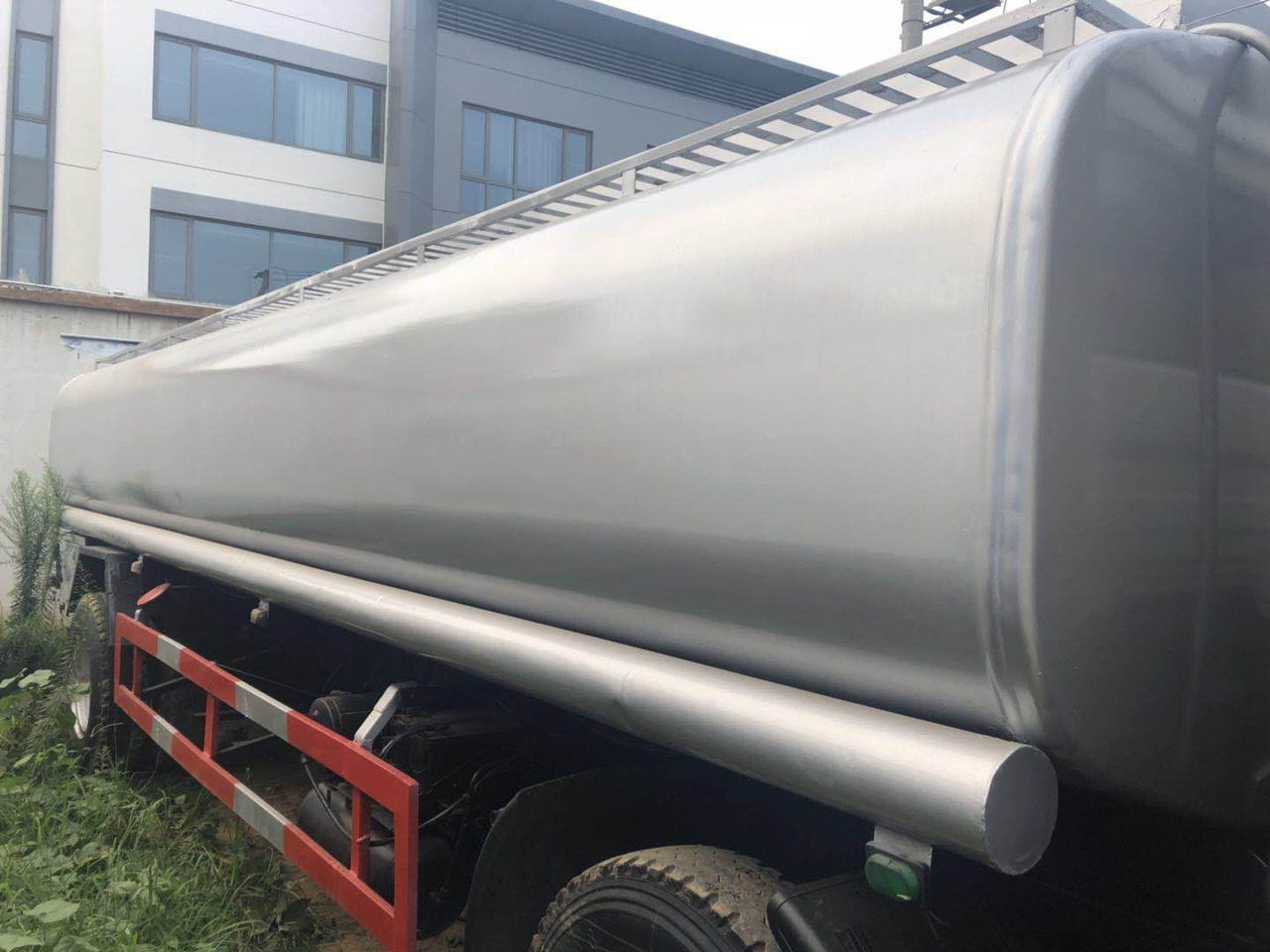 DONGFENG fuel tanker CLICK HERE FOR DISCOUNT - Tanker kamyon: fotoğraf 3 DONGFENG fuel tanker CLICK HERE FOR DISCOUNT - Tanker kamyon: fotoğraf 3