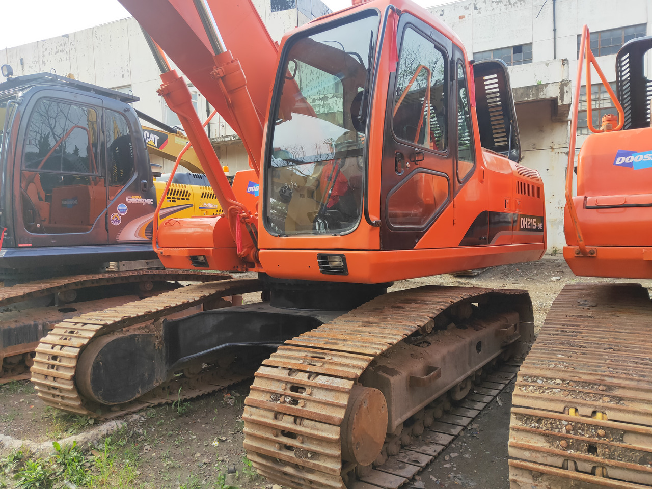 DOOSAN DH215LC-9 - Paletli ekskavatör: fotoğraf 4 DOOSAN DH215LC-9 - Paletli ekskavatör: fotoğraf 4