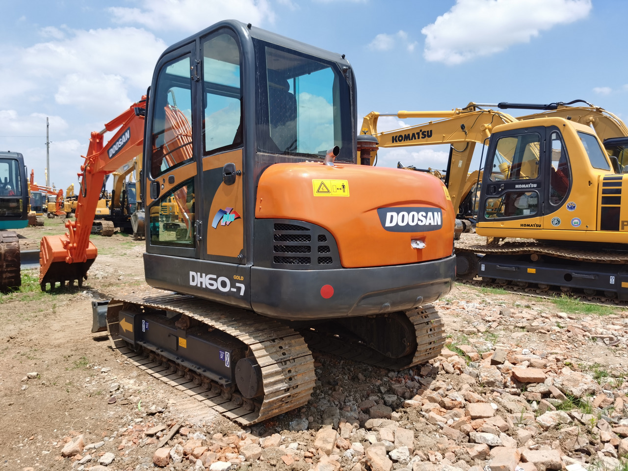 DOOSAN DH60-7 - Paletli ekskavatör: fotoğraf 2 DOOSAN DH60-7 - Paletli ekskavatör: fotoğraf 2