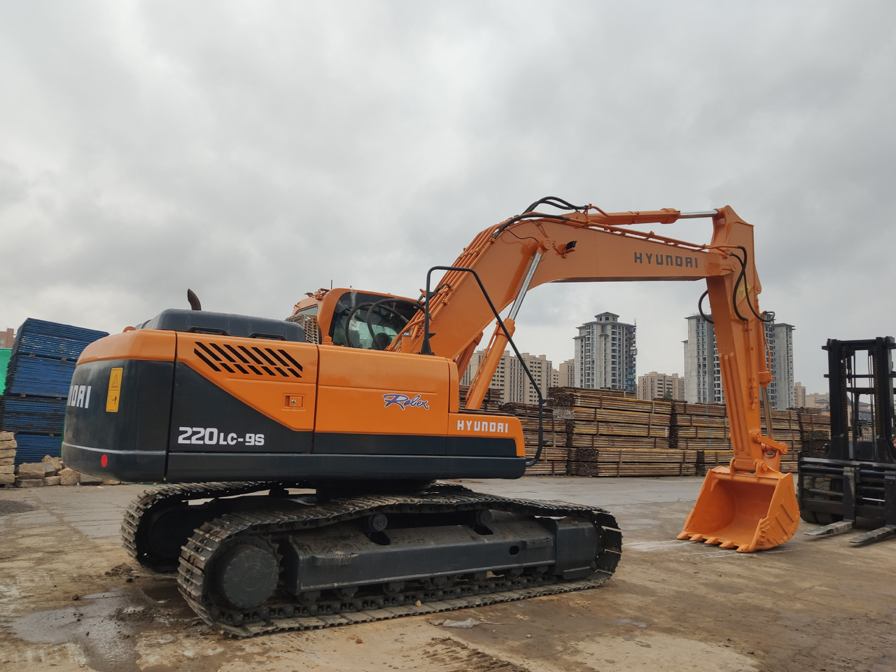 HYUNDAI Crawler Excavator R220-9S Click Here for Discount - Paletli ekskavatör: fotoğraf 4 HYUNDAI Crawler Excavator R220-9S Click Here for Discount - Paletli ekskavatör: fotoğraf 4