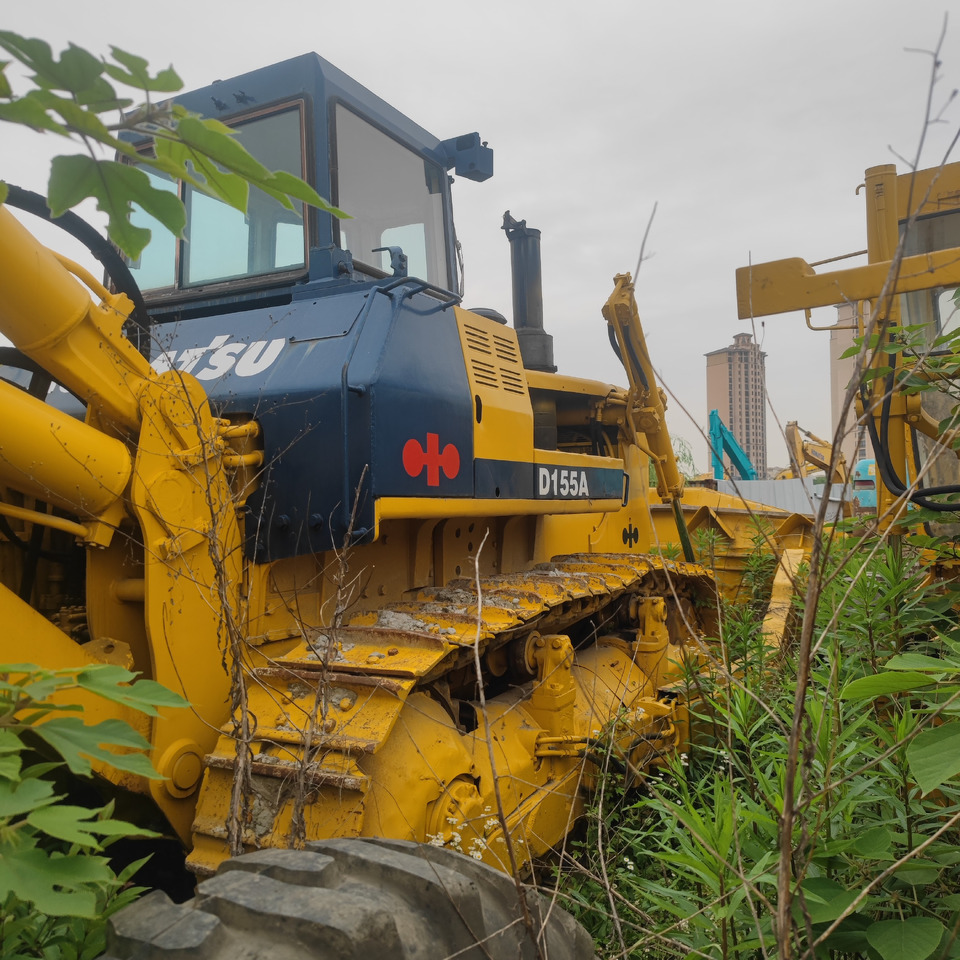 KOMATSU BULLDOZER D155A - İş makinaları: fotoğraf 1 KOMATSU BULLDOZER D155A - İş makinaları: fotoğraf 1