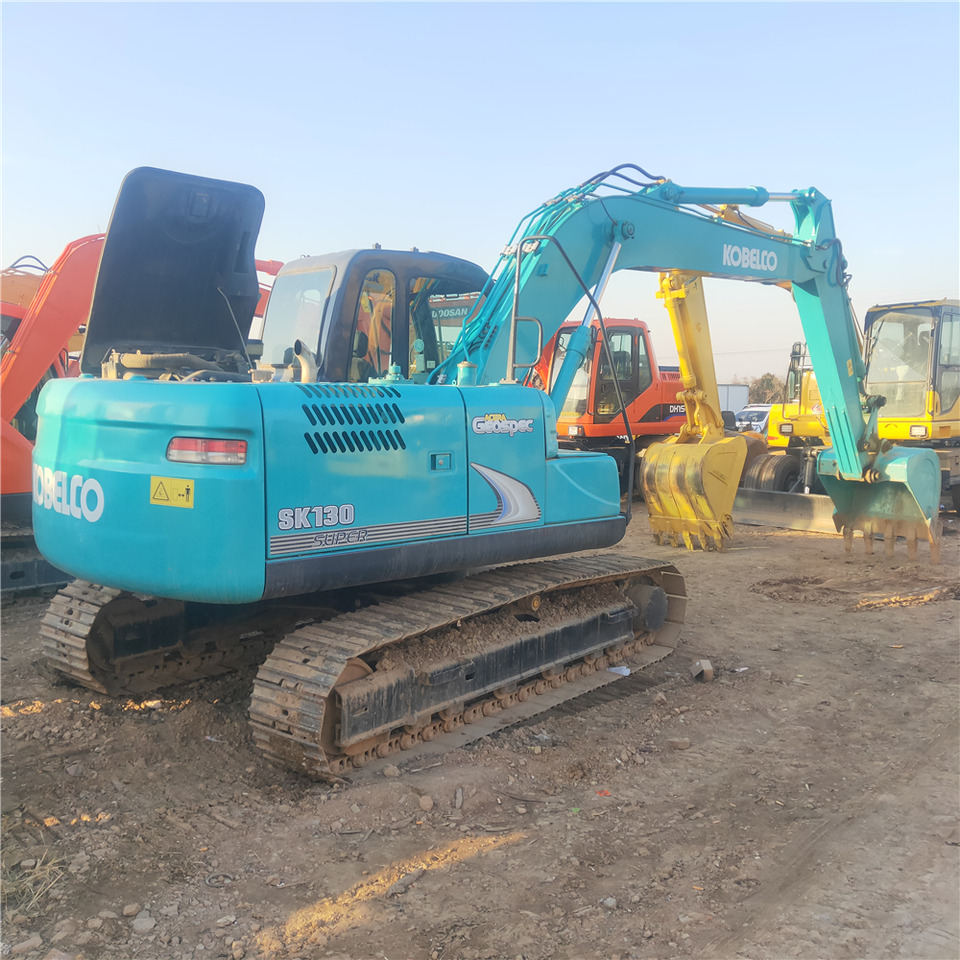 KOBELCO SK130 - Paletli ekskavatör: fotoğraf 2 KOBELCO SK130 - Paletli ekskavatör: fotoğraf 2