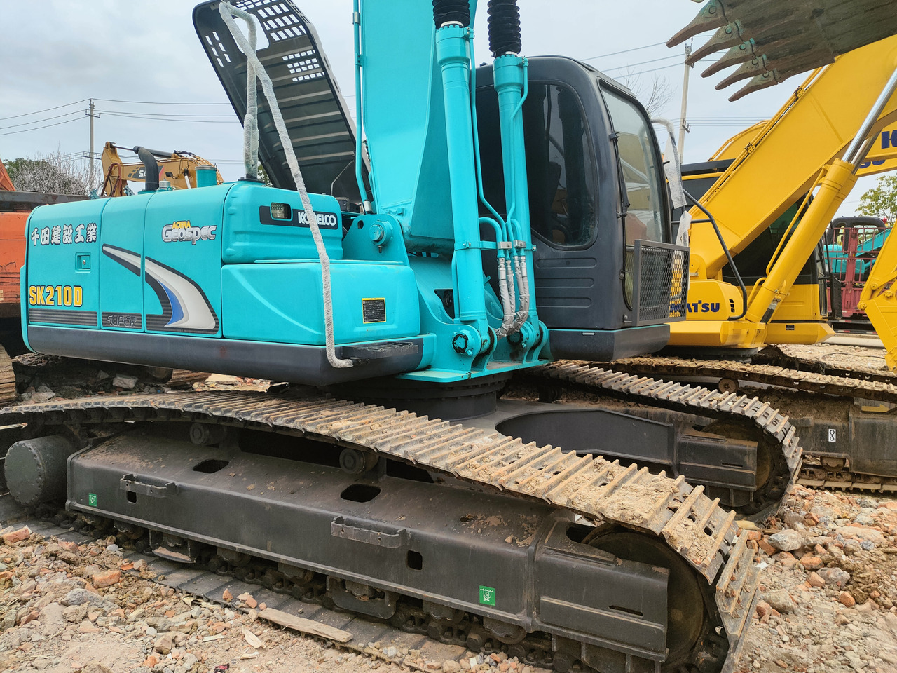 KOBELCO SK210D - Paletli ekskavatör: fotoğraf 5 KOBELCO SK210D - Paletli ekskavatör: fotoğraf 5
