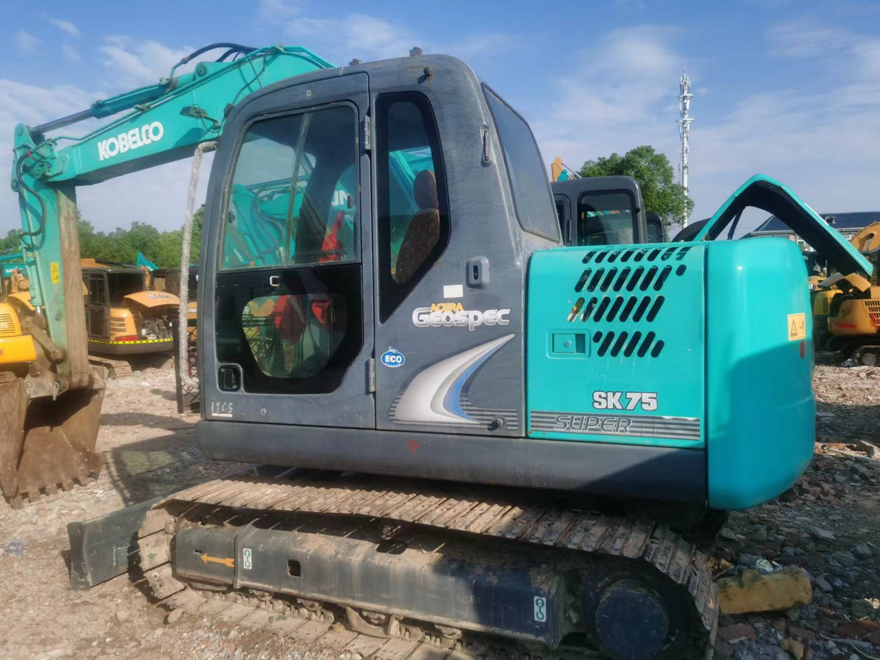 KOBELCO SK75-8 - Paletli ekskavatör: fotoğraf 1 KOBELCO SK75-8 - Paletli ekskavatör: fotoğraf 1