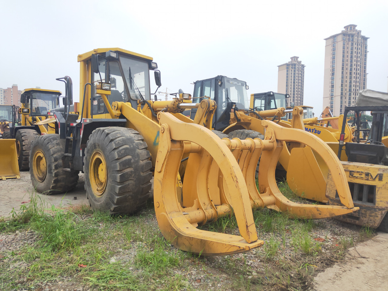 KOMATSU Wheel WA470-3 With a fork - Tekerlekli yükleyici: fotoğraf 1 KOMATSU Wheel WA470-3 With a fork - Tekerlekli yükleyici: fotoğraf 1