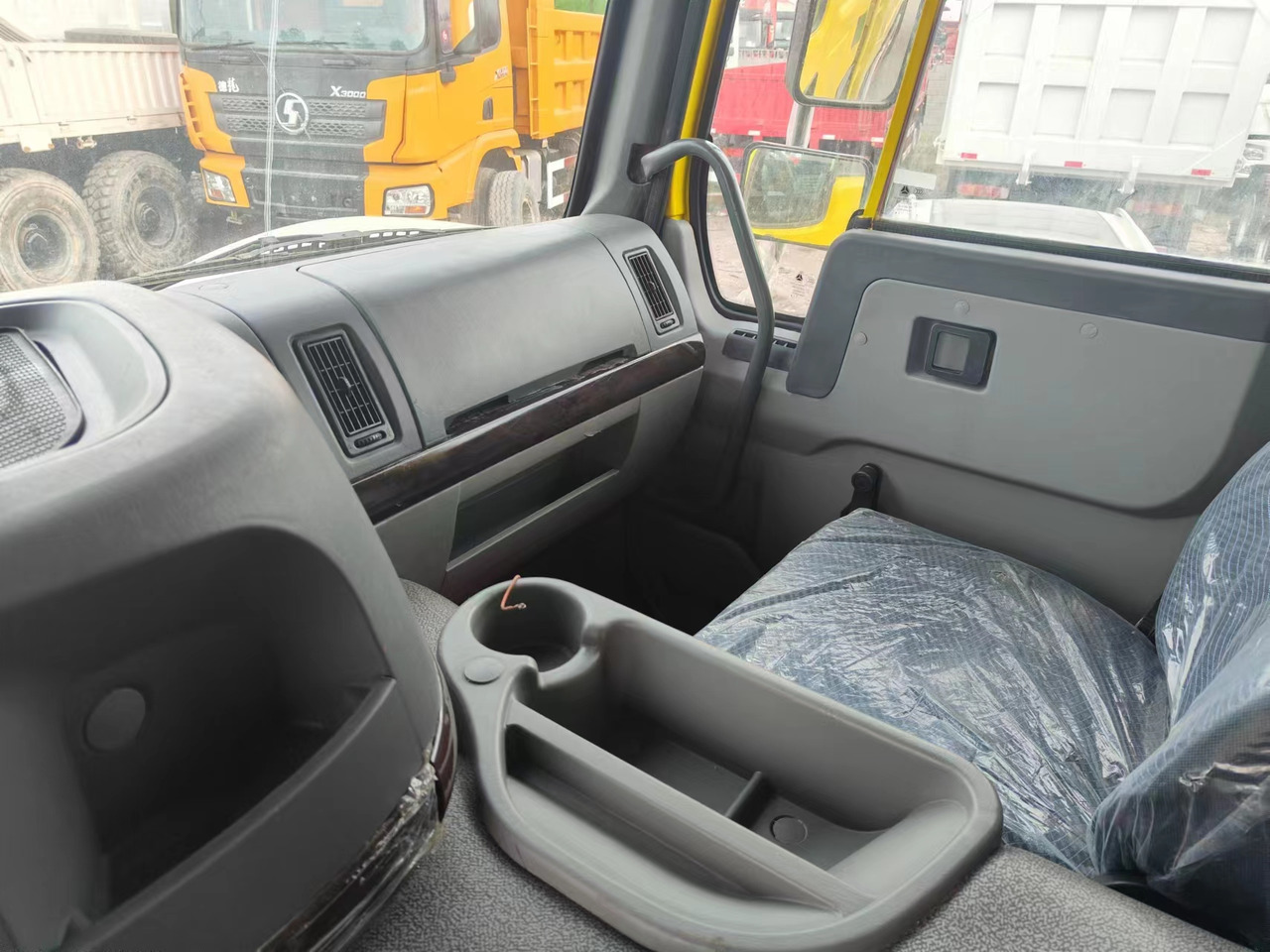 Sino HOWO 8x4 Dump Truck Click for Discount - Damperli kamyon: fotoğraf 5 Sino HOWO 8x4 Dump Truck Click for Discount - Damperli kamyon: fotoğraf 5