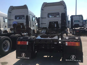 SHACMAN Shacman Tractor Cargo Truck for Sale in Namibia - Çekici: fotoğraf 2 SHACMAN Shacman Tractor Cargo Truck for Sale in Namibia - Çekici: fotoğraf 2