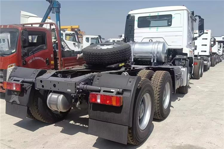SINOTRUK Hohan NX Truck Price 371 hp 10 Wheeler for Sale In Tanzania - Çekici: fotoğraf 5 SINOTRUK Hohan NX Truck Price 371 hp 10 Wheeler for Sale In Tanzania - Çekici: fotoğraf 5