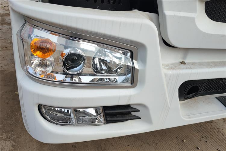 SINOTRUK Howo 380 hp 6x4 Truck Heafd for Sale In Nigeria Lagos - Çekici: fotoğraf 5 SINOTRUK Howo 380 hp 6x4 Truck Heafd for Sale In Nigeria Lagos - Çekici: fotoğraf 5